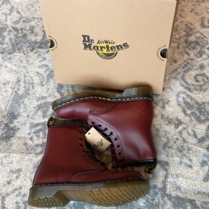 *NEW* Doc Martens 1460Boot Cherry SZ 10 / EU SZ 42